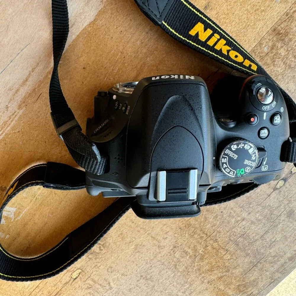 ONCE Used Nikon D5100 & 18-55mm Lens w/ FREE Camera Bag